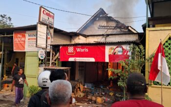 Rumah H. Waris ludes dilalap api