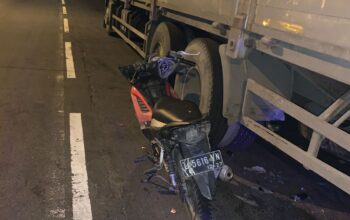 Kedua kendaraan yang terlibat laka lantas dijalan raya Arteri Porong