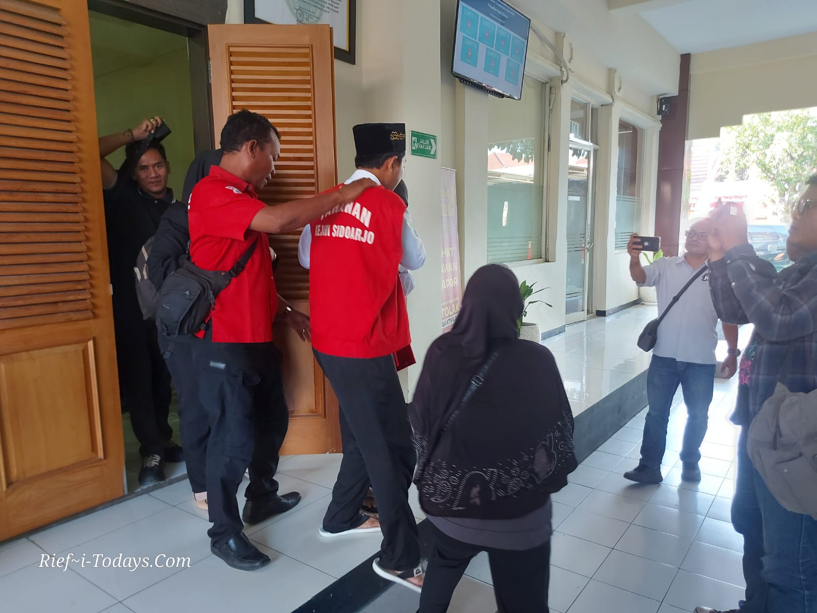 Terdakwa jual beli ginjal usai menjalani sidang
