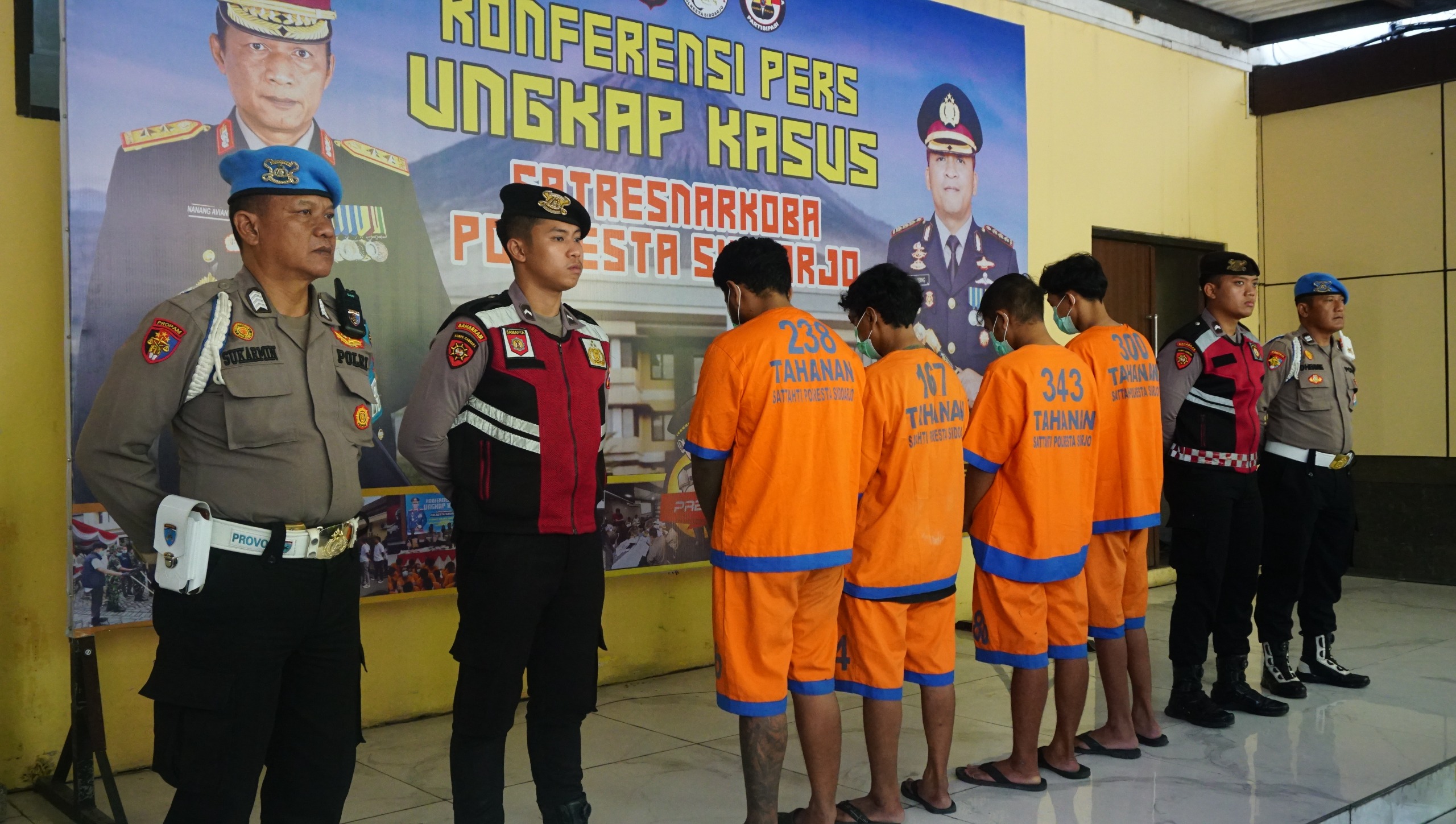Empat pengedar ganja yang ditangkap Satresnarkoba Polresta Sidoarjo