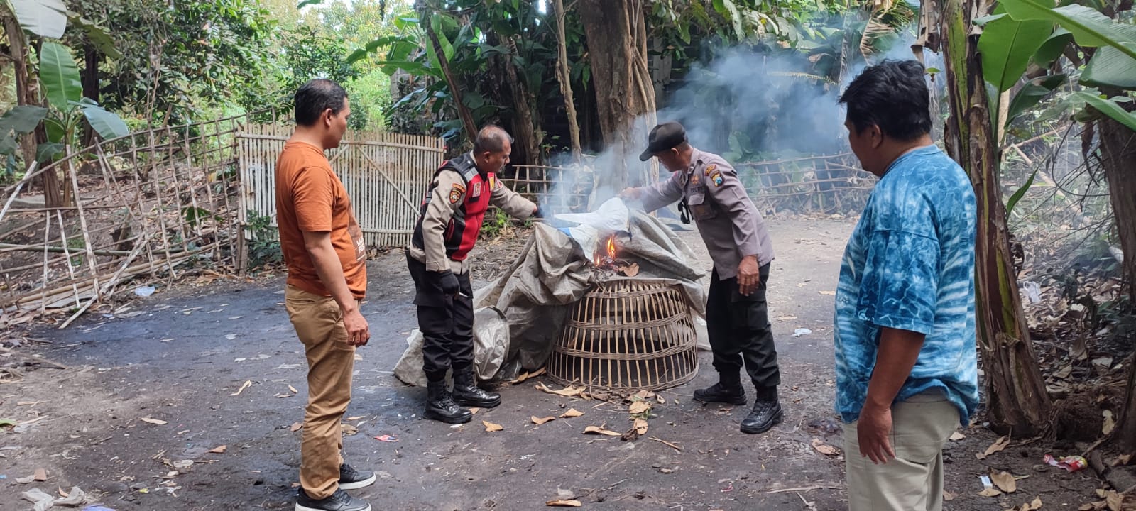 Tindak lanjuti aduan masyarakat Polsek Balongbendo bakar arena sabung ayam