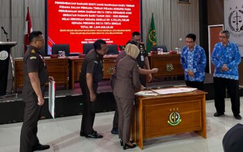 Kejari Sidoarjo Serahkan Uang Sitaan Korupsi Rp1,8 Miliar ke Perumda Delta Tirta