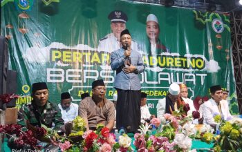 Kades Pertapan Maduretno saat menyampaikan sambutan dalam acara Pertapan Maduretno Bersholawat