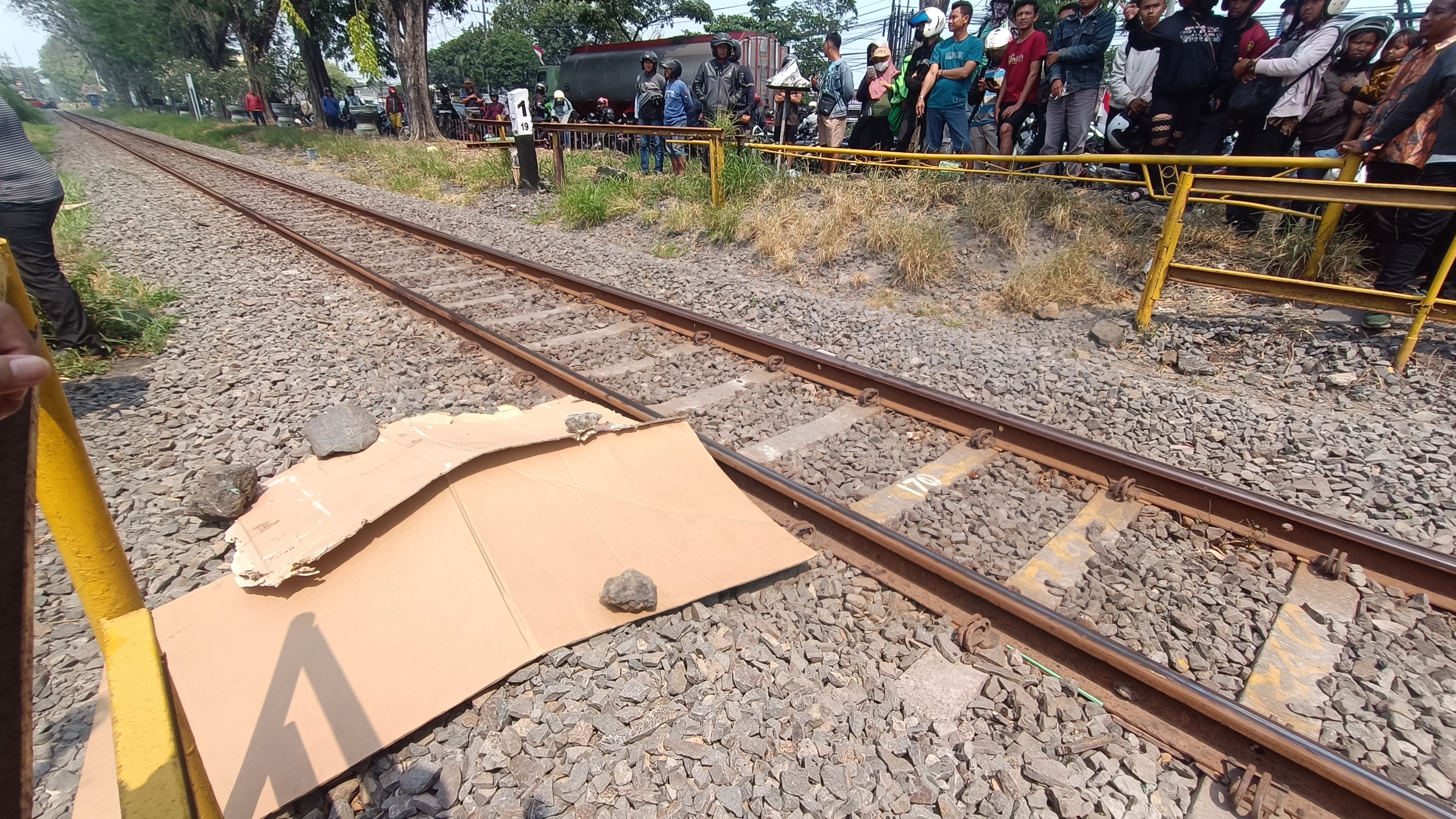 Mrs. X tewas mengenaskan setelah tertemper KA Jenggala jurusan Mojokerto-Surabaya