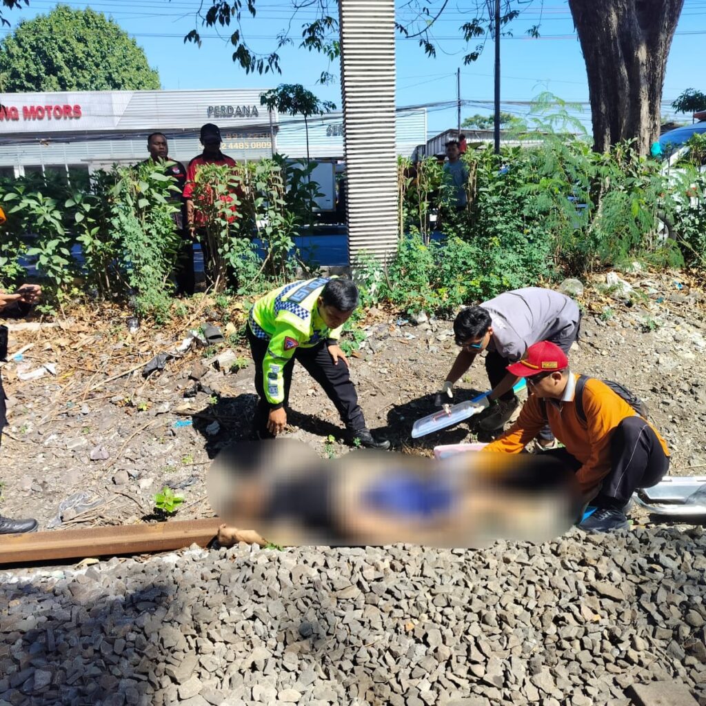 Tukang Tambal Ban Alami Luka Berat Setelah Terserempet KA Jayabaya di Gedangan