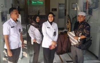Gus Nur saat mengambil surat amnesty di Bapas Kelas I Kota Malang, Rabu 8 Agustus 2025