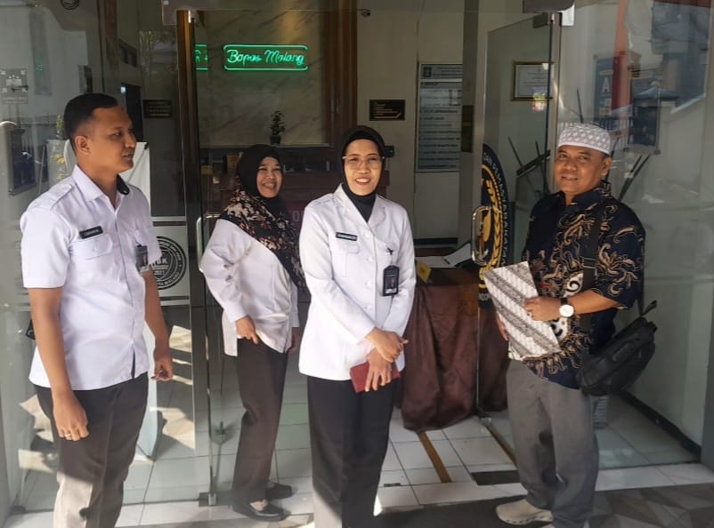 Gus Nur saat mengambil surat amnesty di Bapas Kelas I Kota Malang, Rabu 8 Agustus 2025
