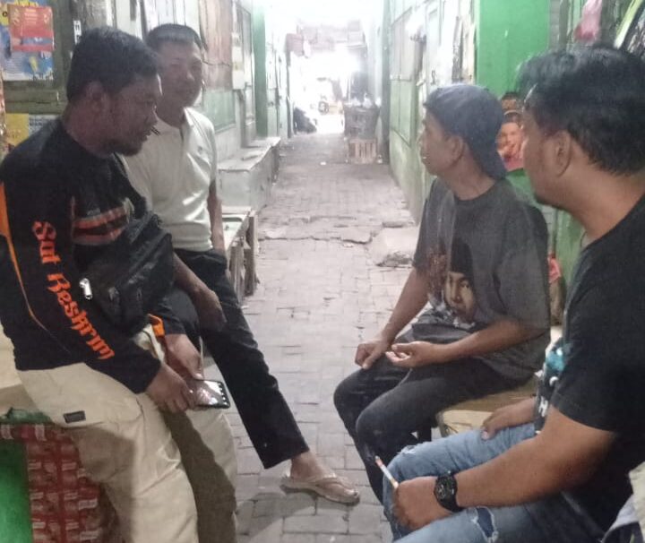 Petugas kebersihan Pasar Sepanjang Taman saat dimintai keterangan dan menyatakan tidak pernah menemukan potongan kepala kucing seperti divideo yang sedang viral saat ini