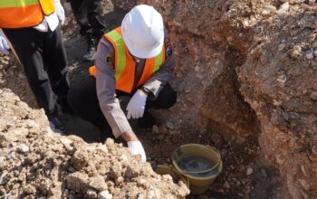 Prosesi kegiatan groundbreaking pembangunan SPPG Polri di Jimbe, Kabupaten Blitar oleh Polres Blitar