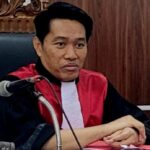 Hakim PN Surabaya Tegur Pakaian Jan Hwa Diana Lantaran Tak Senonoh