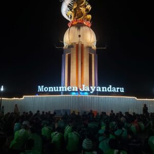 Aksi Solidaritas GUSDURian Sidoarjo dan Ojol di Monumen Jayandaru: Doa dan Tabur Bunga untuk Affan Kurniawan