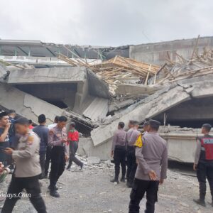 Mushollah di Area Ponpes Al Khoziny Buduran Ambruk Saat Pengecoran, Puluhan Santri Diduga Terjebak