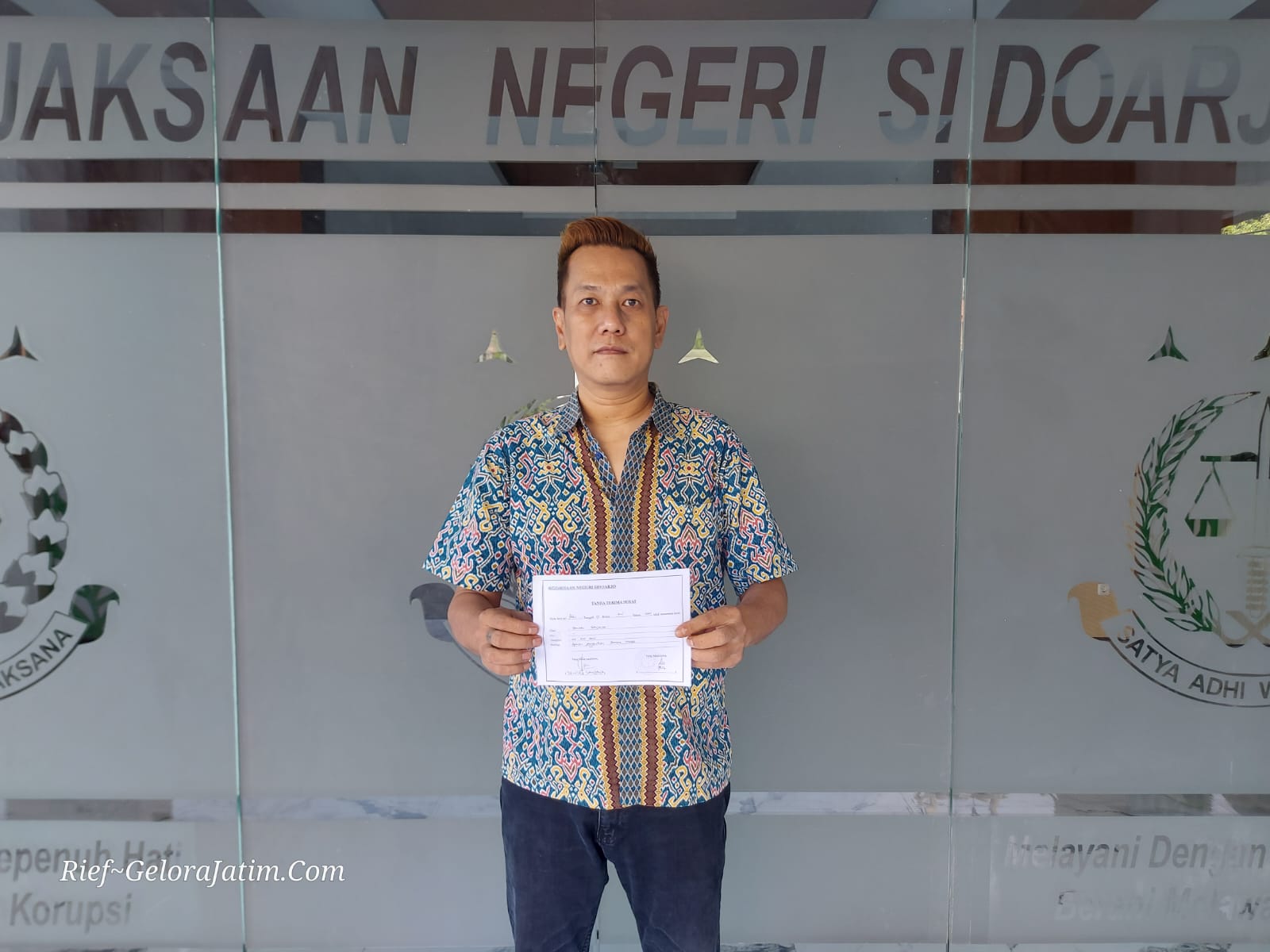Tantri Sanjaya ketika melaporkan dugaan tindak korupsi di Kejari Sidoarjo