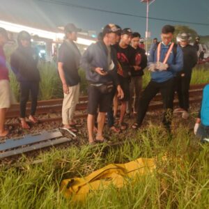 Diduga Bunuh Diri, Perempuan Tanpa Identitas Tewas Tertabrak Kereta Api di Bawah Flyover Aloha