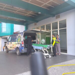 Penyebrang JalanTertabrak Motor di Depan Pabrik Pokphand Bringinbendo Takan, Penyebrang Jalan Dilarikan ke RS