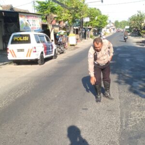 Lagi-Lagi Alkohol! Pengendara Oleng dan Tabrak Motor Lawan Arah di Porong