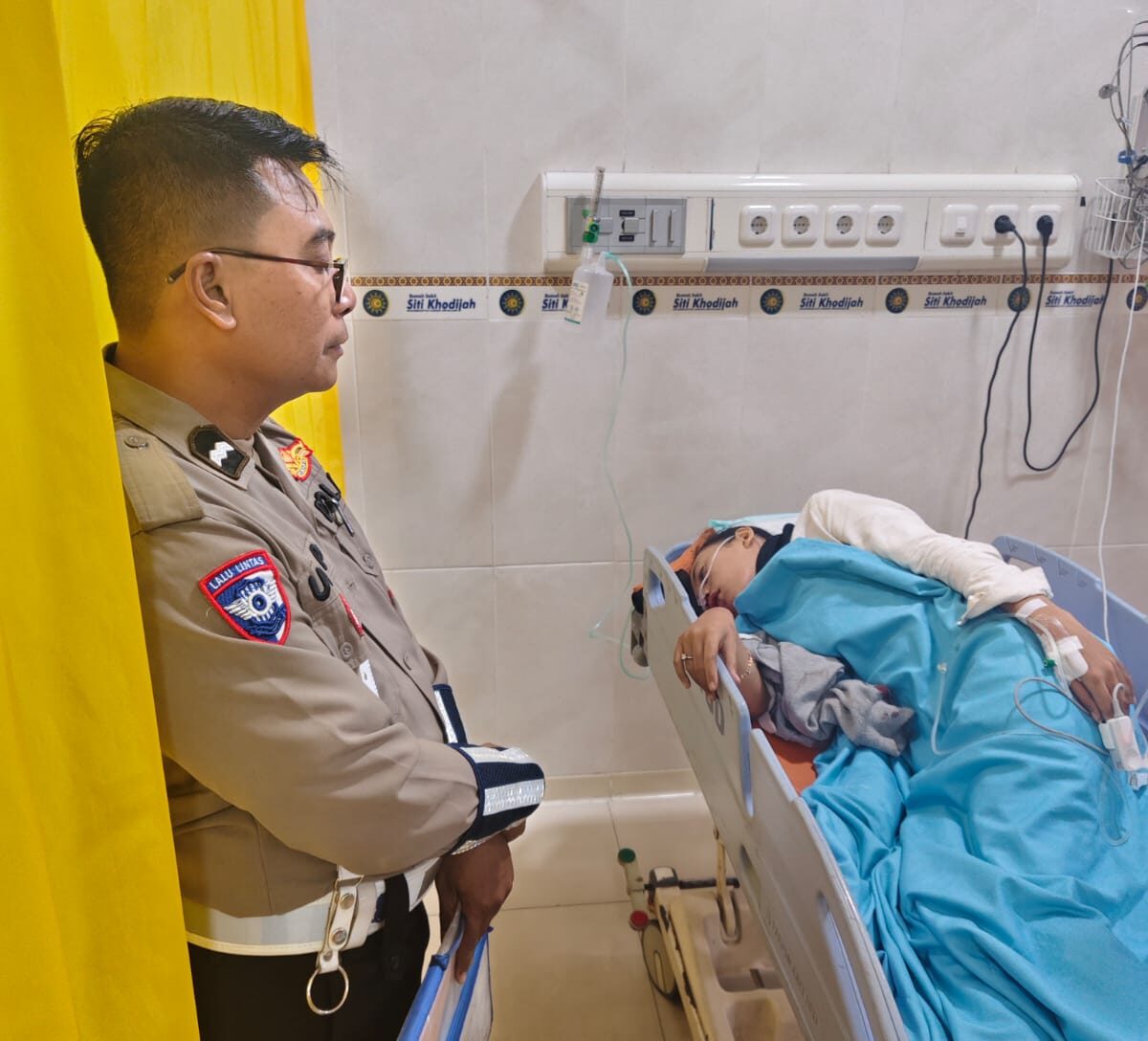 Korban laka lantas akibat kurang hati-hatinya pengemudi truk saat manuver mundur saat dalam penanganan medis RS