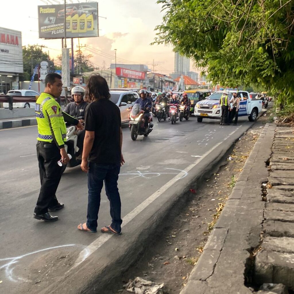 Honda Beat Terserempet Truk Tangki di Waru, Pengendara Wanita Tewas di Tempat