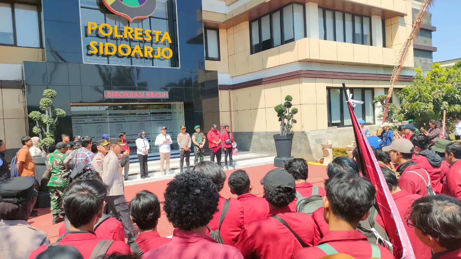 Aksi damai PC IMM di Polresta Sidoarjo