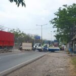 Situasi terkini dilokasi pembangunan jembatan (crossing) setelah fly over Trosobo terjadi kemacetan panjang