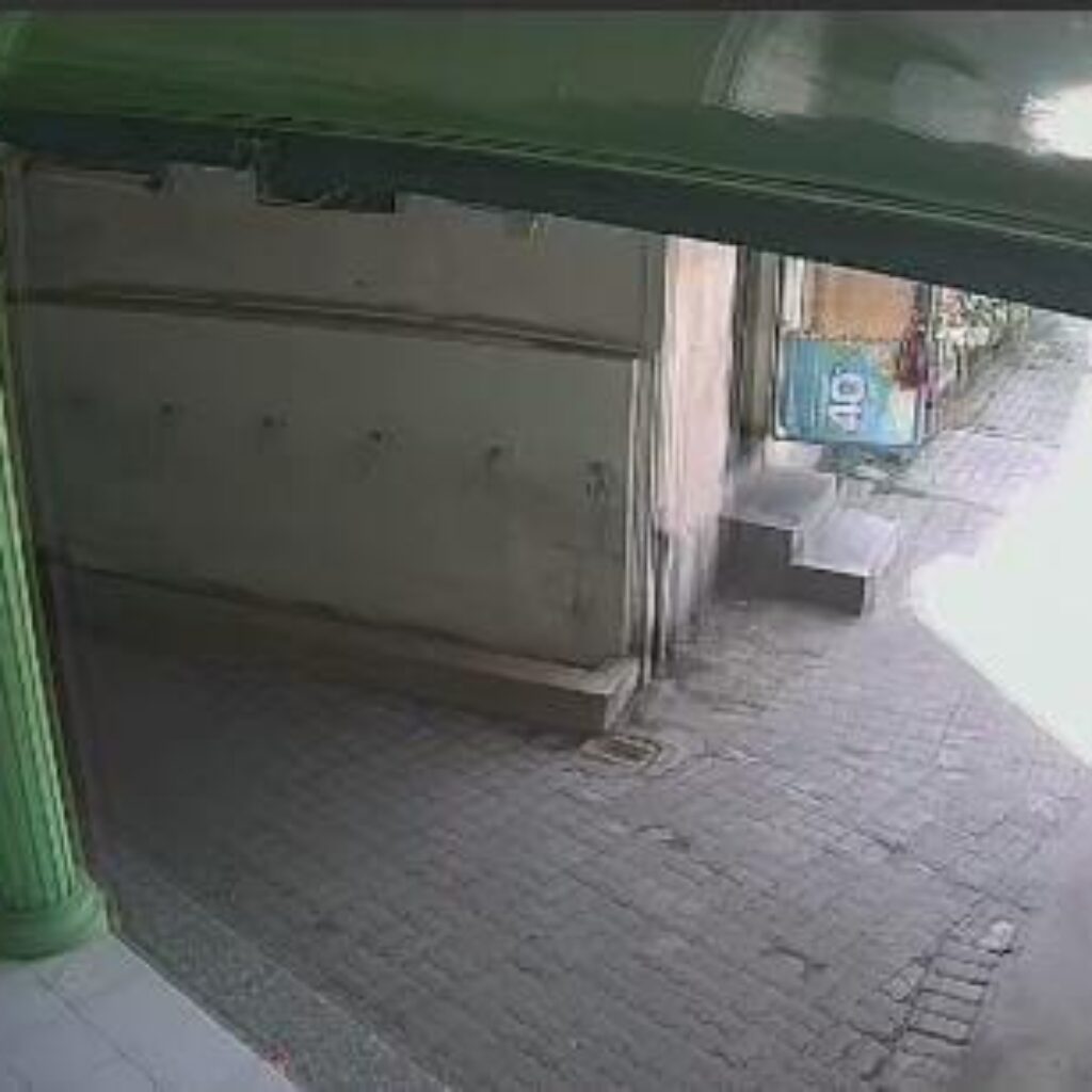 Bobol Kunci Motor, Curanmor di Gang Belakang Rumah Makan Olala Taman Terekam CCTV