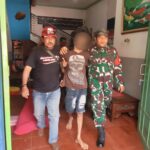 DW saat berhasil dievakuasi petugas dan relawan
