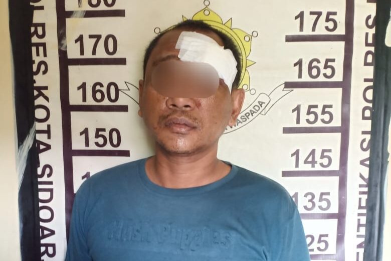 Tersangka T, pelaku pencurian di sebuah kos di Desa Wage yang tertangkap di Sukodono ketika akan mengulangi perbuatanny