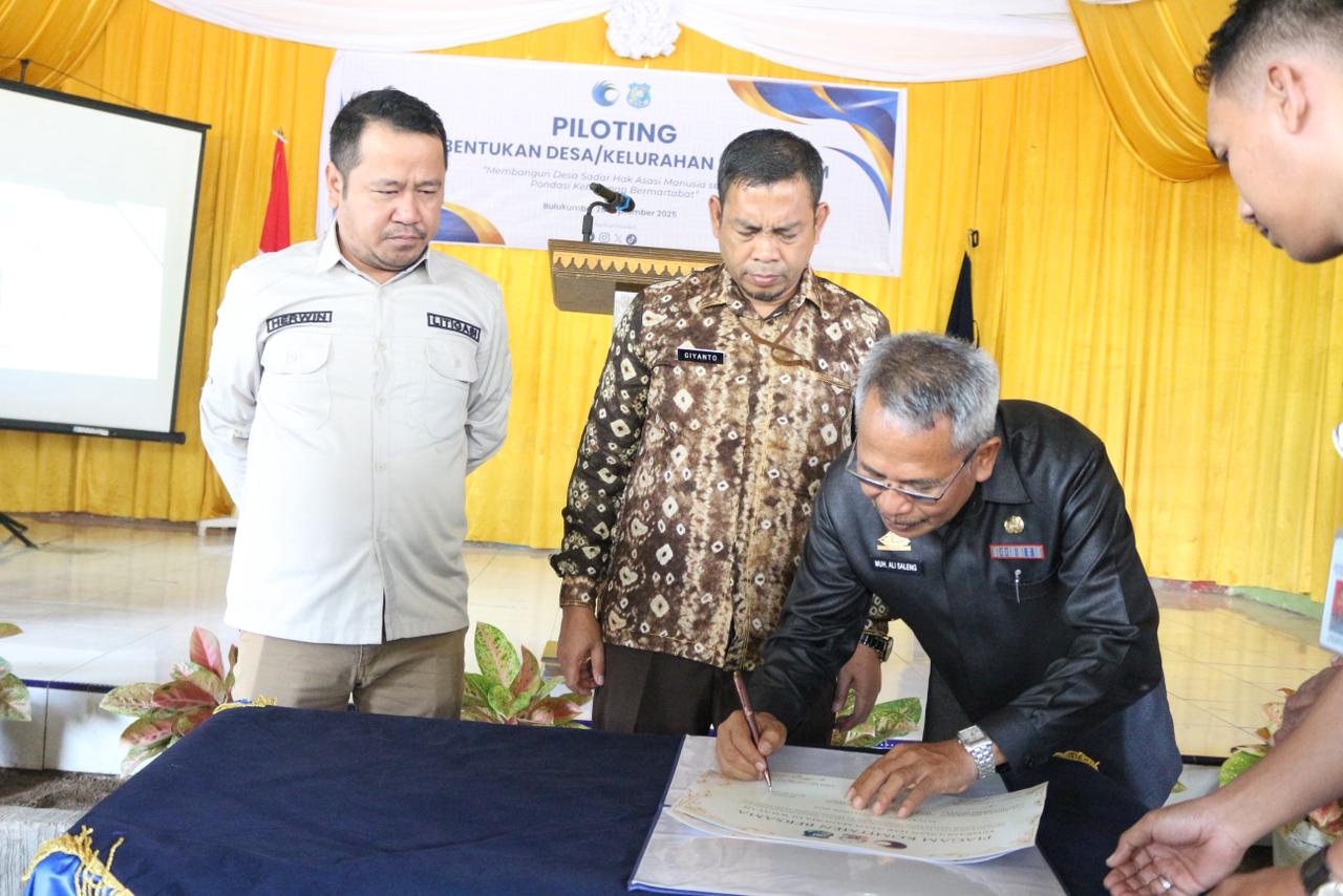 penandatanganan Piagam Komitmen oleh Direktur Penguatan HAM MKPU Kemenkumham