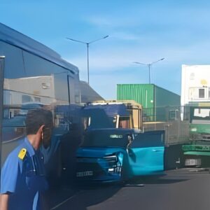 Rem Blong, Trailer Picu Kecelakaan Beruntun di Tengah Kemacetan Fly Over Trosobo Taman