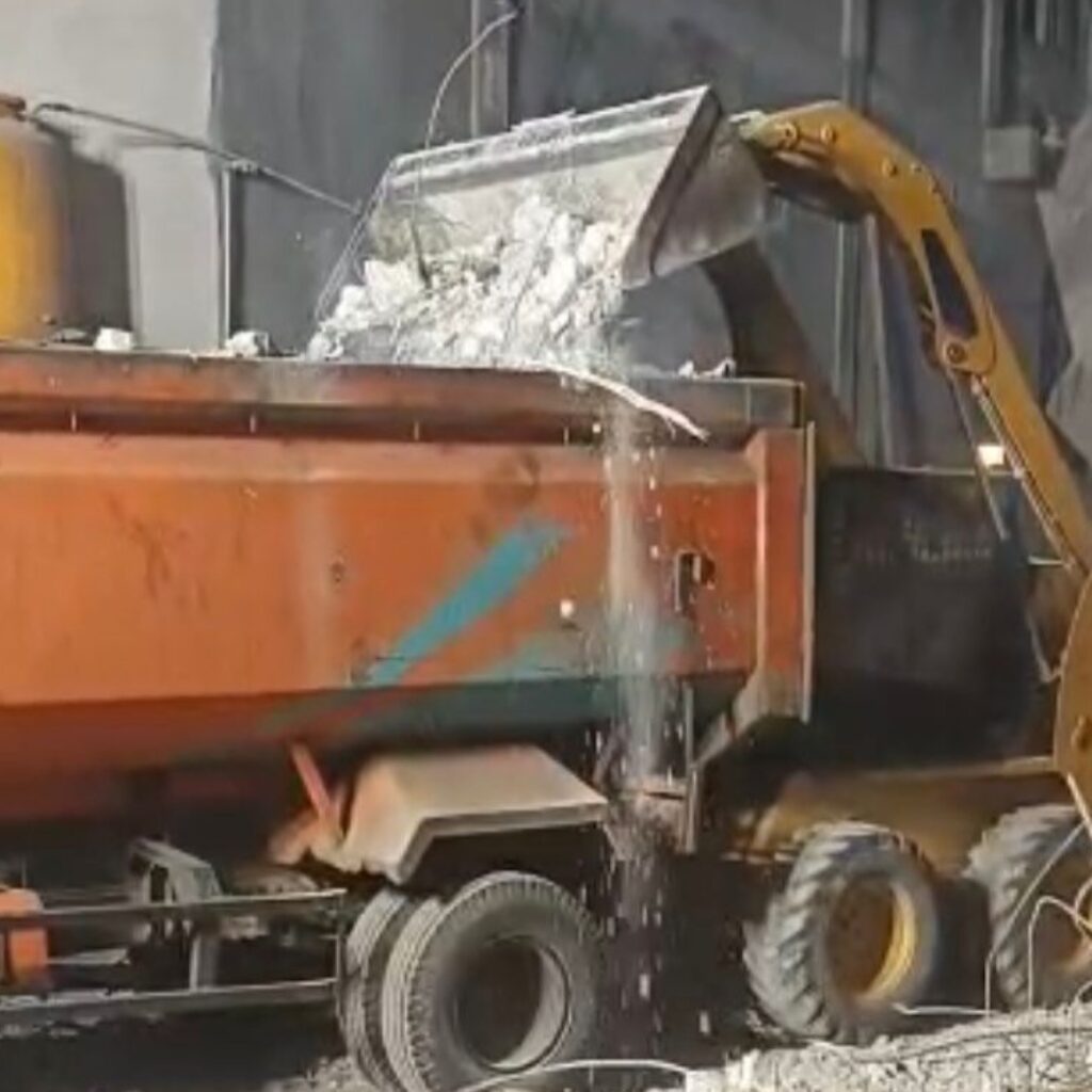 Gerak Cepat HIPMI Sidoarjo: Turunkan Alat Berat dan Tenaga untuk Bantu Percepatan Evakuasi Korban Ambruknya Bangunan Ponpes Al Khoziny