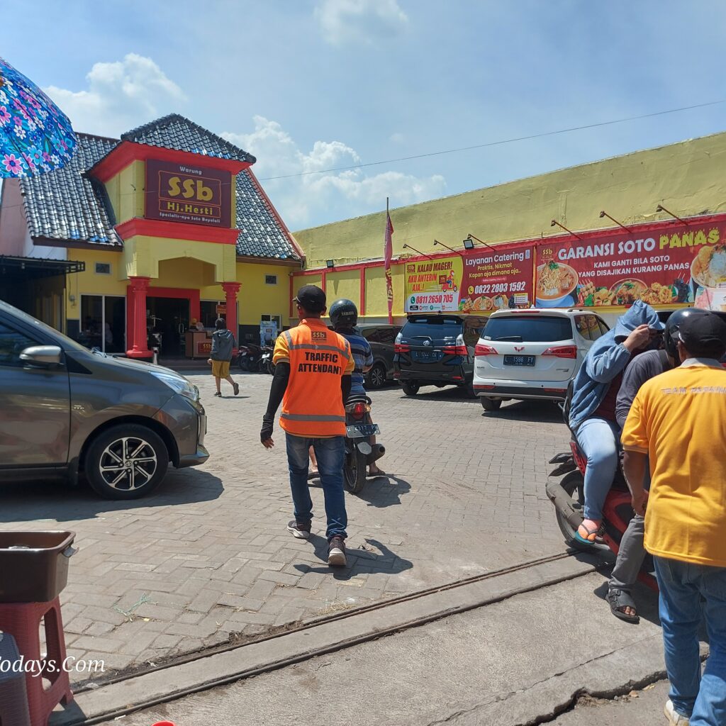 Aksi Demo Warnai Pembukaan Restoran Spesialis-nya Soto Boyolali Hj. Hesti di Wadungasri, Konflik Parkir Kini Tuntas