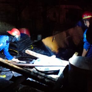 Gudang Drum Bekas di Ngingas Terbakar, Warga Panik Keluar Rumah