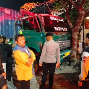 Geger! Sopir Truk Meninggal Mendadak di Pinggir Jalan Raya Trosobo Taman