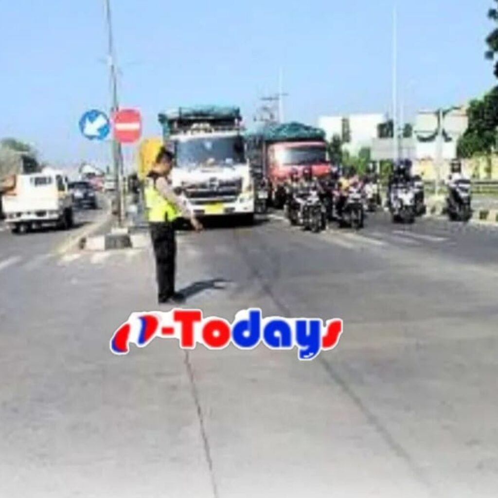 Kecelakaan di Exit Tol KLBM: Truk Tangki Hantam Motor, Pemuda Mojokerto Luka Parah