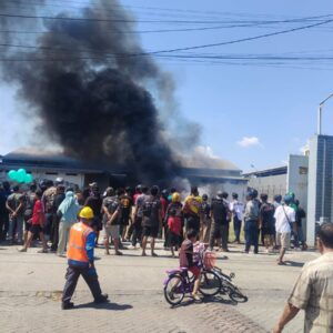Gudang Plastik di Jemundo Taman Sidoarjo Terbakar, Api Cepat Dijinakkan