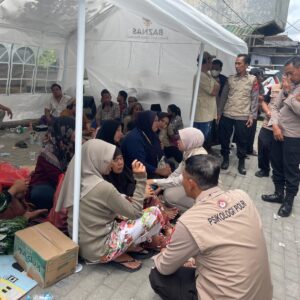 Hari Keenam Pencarian, Lutfi Andik Masih Tunggu Kabar Anaknya di Reruntuhan Ponpes Al Khoziny
