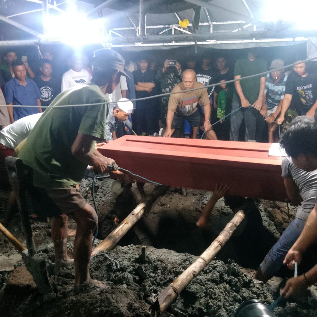 Tangis Keluarga Iringi Kepergian Nafis: “Anak Baik Itu Sudah Pergi”