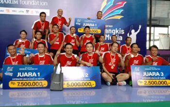 Para juara Djarum Foundation 2025 berpose atas kemenangan mereka.