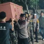 Prosesi pemakaman santri korban ambruknya bangunan Ponpes Al Khoziny.