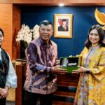 Bupati Bulukumba pamerkan perkembangan wisata di daerahnya pada perwakilan Kemenparekraf.