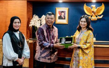 Bupati Bulukumba pamerkan perkembangan wisata di daerahnya pada perwakilan Kemenparekraf.