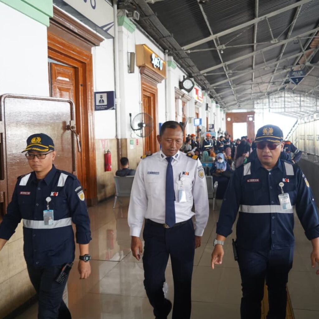 KAI Daop 8 Surabaya Lakukan Pengecekan Menyeluruh Jalur Rel dan Emplasemen Stasiun Sidoarjo