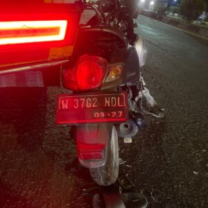 Kecelakaan di Depan PT Interbat Buduran, Pengendara Scoopy Luka Serius Usai Tabrak Truk Fuso
