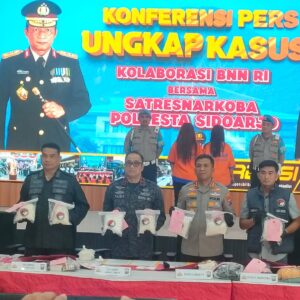 Dua Wanita Muda Dibekuk, Satresnarkoba Polresta Sidoarjo Gagalkan Penyelundupan 8,2 Kg Sabu dan 10 Butir Ekstasi