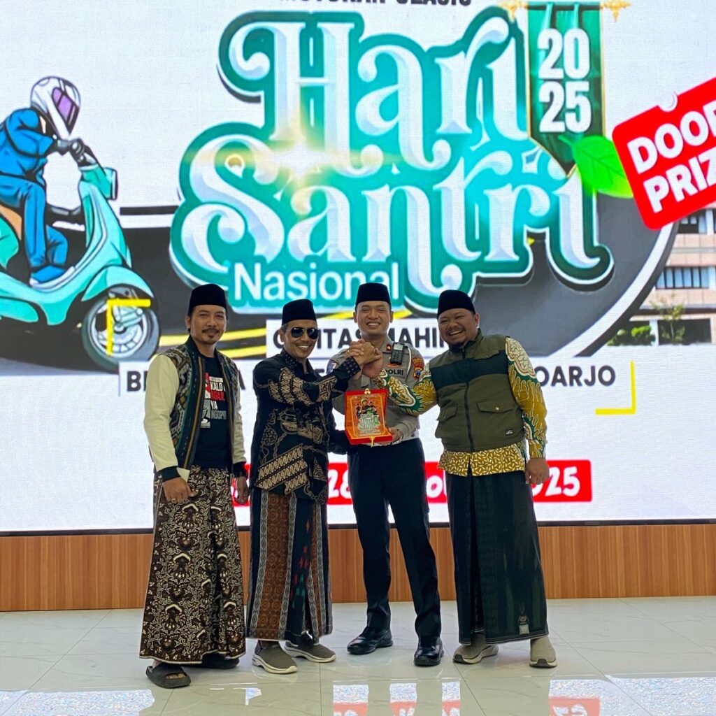 Santri Naik Motor Klasik! Polresta Sidoarjo Rayakan Hari Santri dengan Pesan Keselamatan Jalan Raya