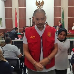 Royce Muljanto Dituntut 9 Bulan Penjara Gegara Rusak Pintu Kaca Bank Mandiri 