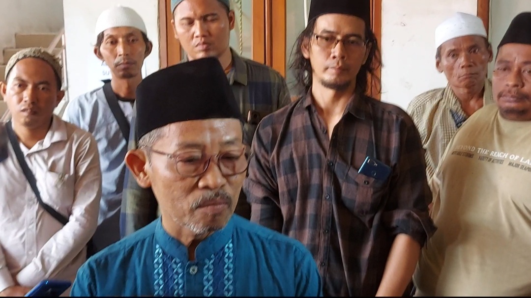 Ketua Alumni Ponpes Al Khoziny sekaligus Ketua Pengurus Cabang Nahdlatul Ulama (PCNU) Sidoarjo, KH. Zaenal Abidin.