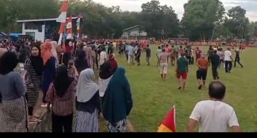 Kericuhan sempat terjadi saat laga Piala Bhabinkamtibmas Polsek Ujungloe.