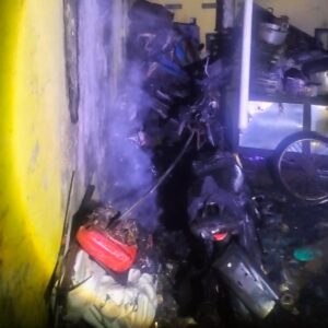 Korsleting Listrik Diduga Picu Kebakaran di Kemangsen, Api Menghanguskan Bangunan dan Sepeda Motor