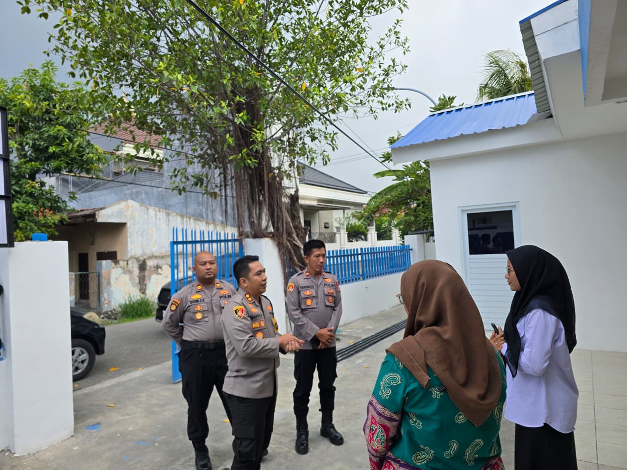 Kapolres Tanjung Perak saat meninjau lokasi SPPG.